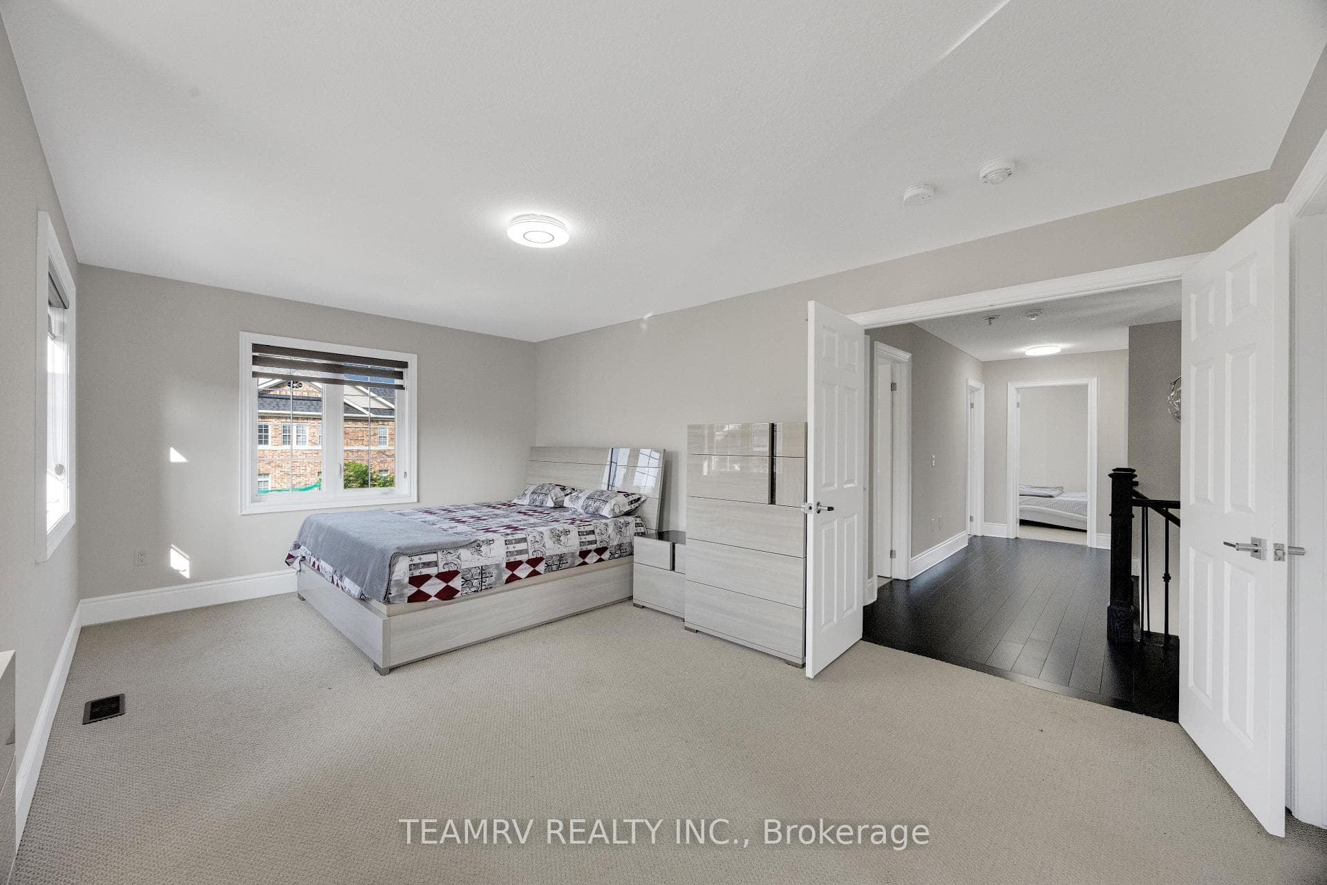 1161 Upper Thames Drive photo 28