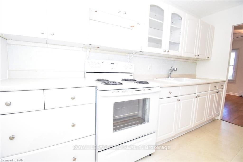 16 DONCASTER Boulevard photo 17
