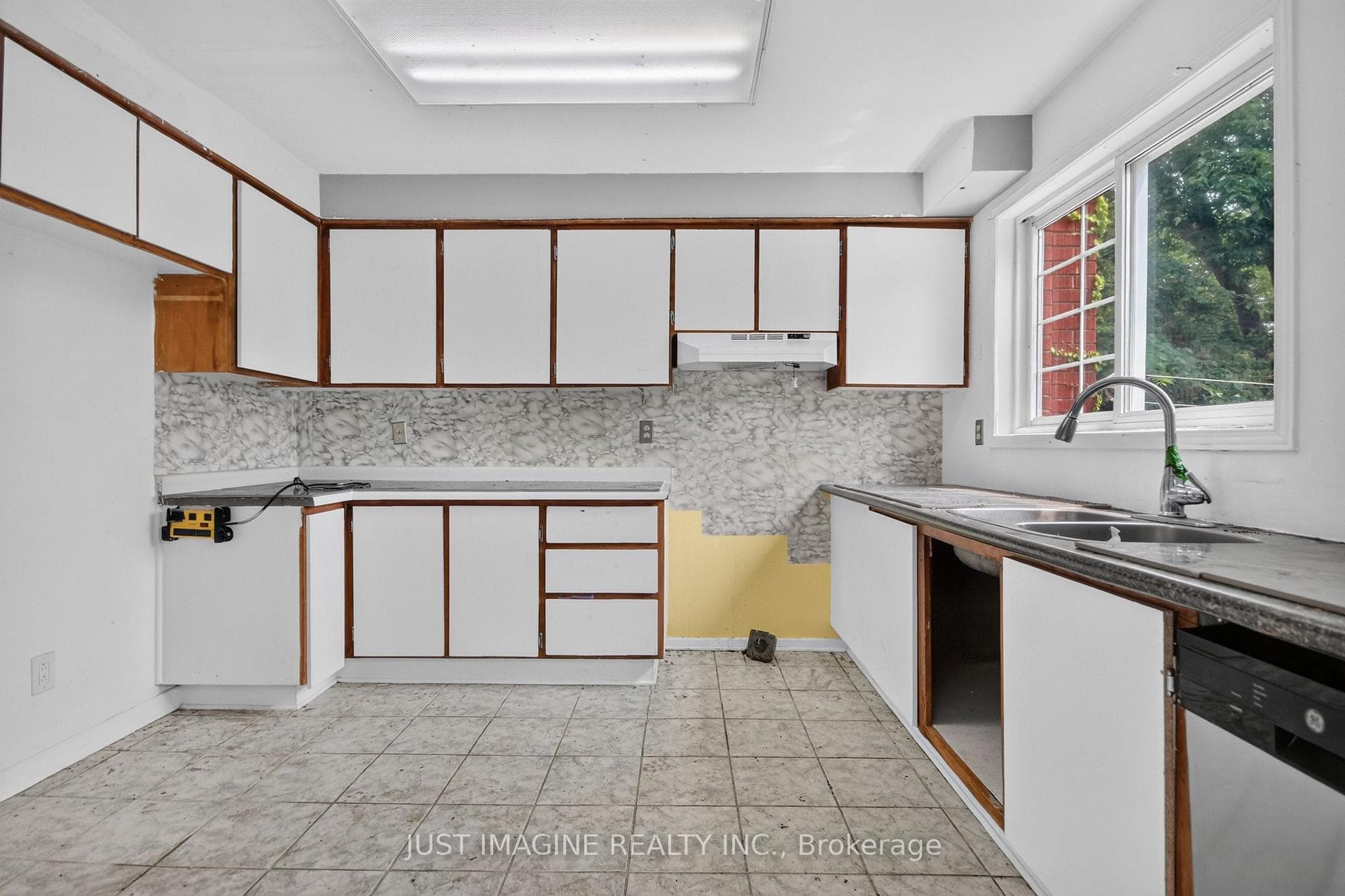 2654 Conn Street photo 13