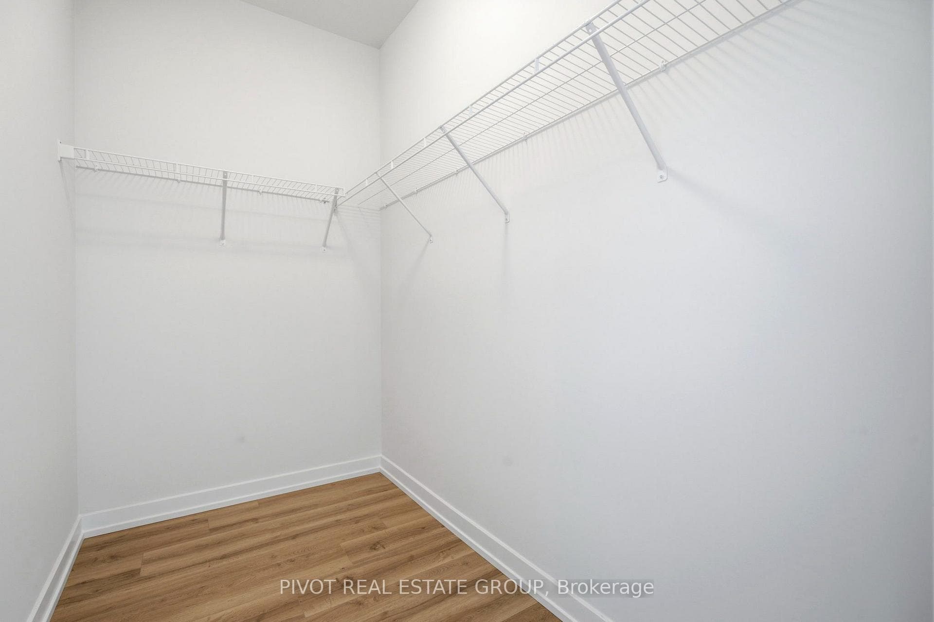 2752 Lawrence Avenue photo 30