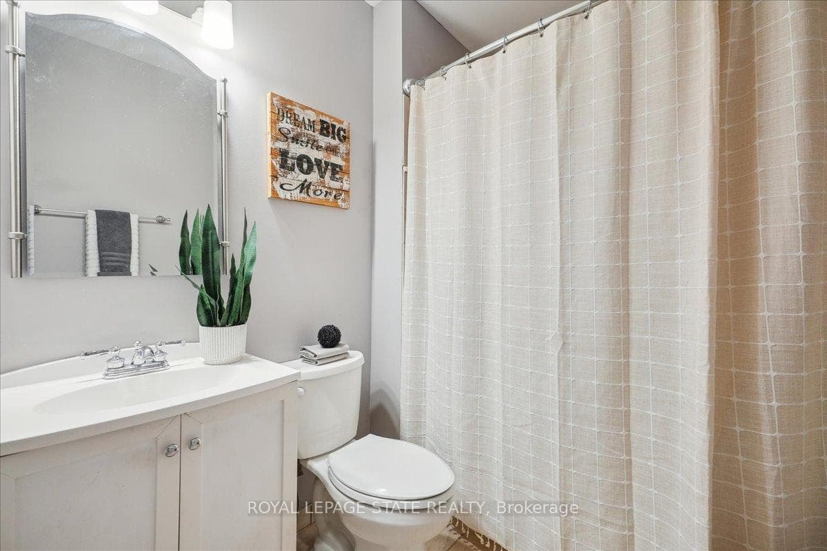 43 Yorkdale Crescent photo 24