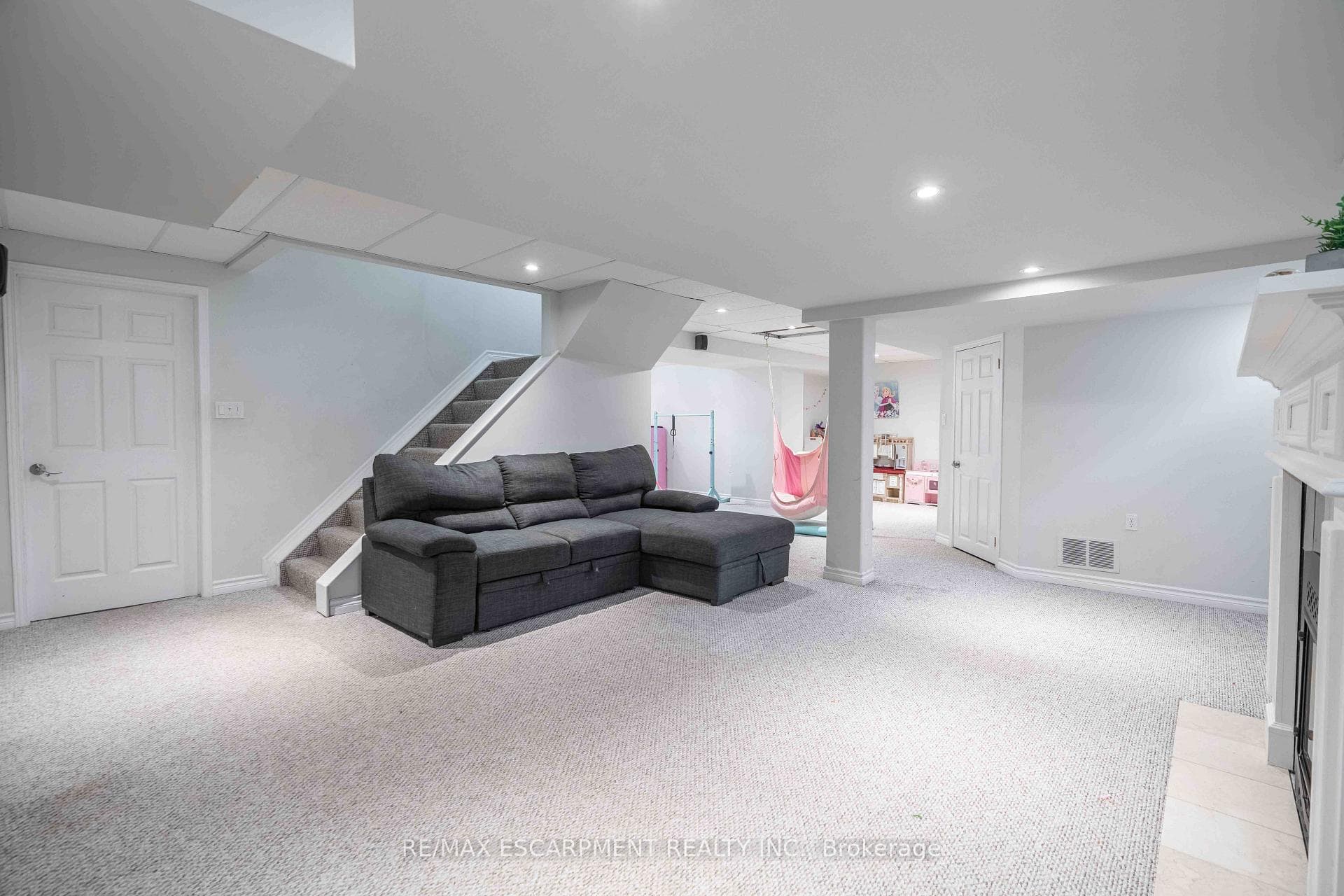 54 SELKIRK Street photo 33