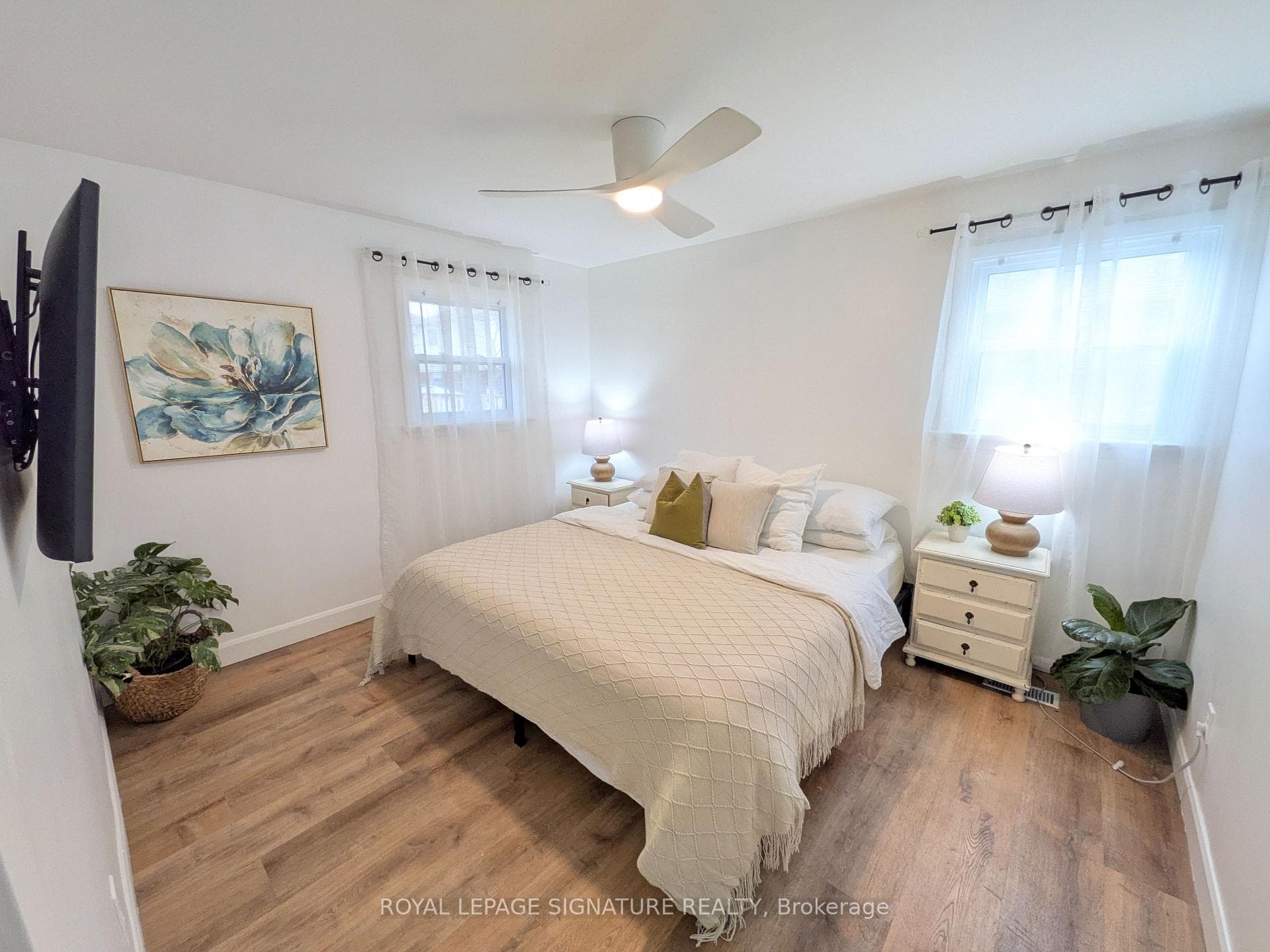 Main Fl. Bdrm W/King Size Bed