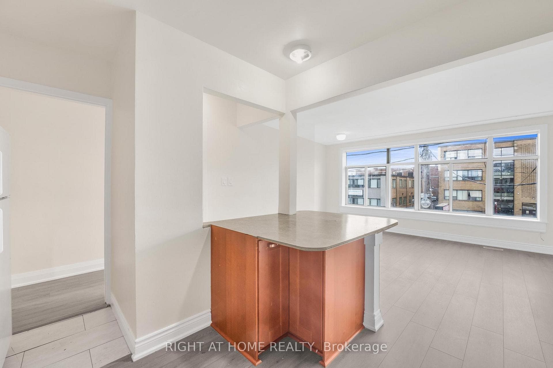 1698A Eglinton Avenue photo 8