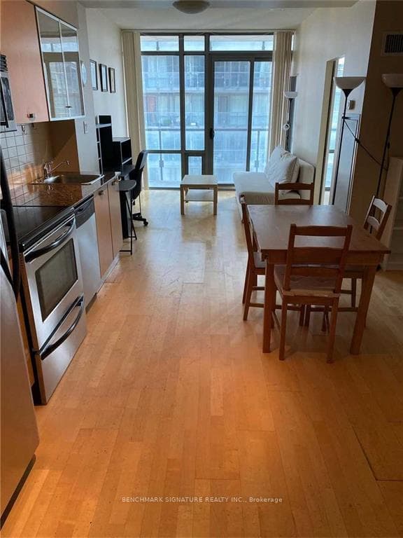 37 Grosvenor Street Unit 3009 photo 1