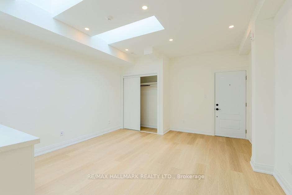 2199 Queen Street Unit B photo 6