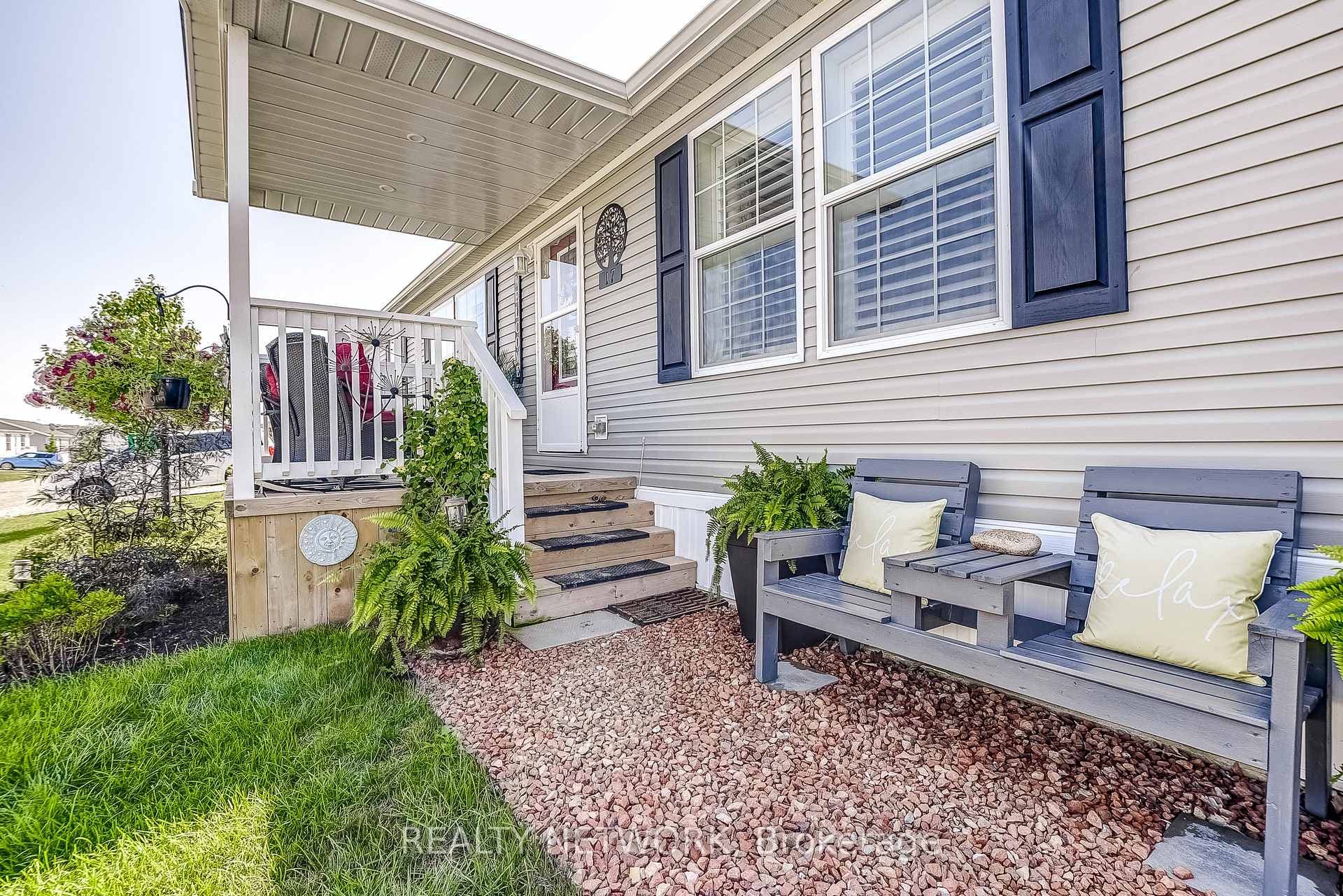 17 Silver Aspen Drive photo 2