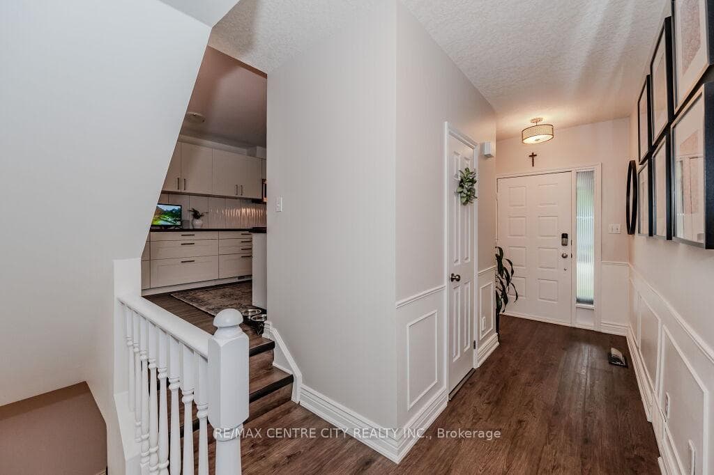 95 Pinemeadow Crescent photo 6