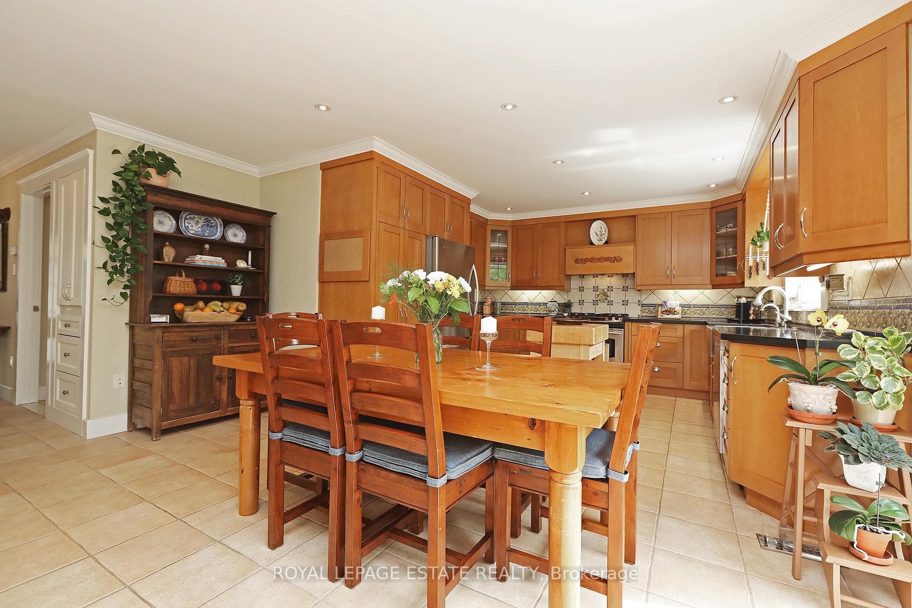 Host family & friends for BBQs & special occasions