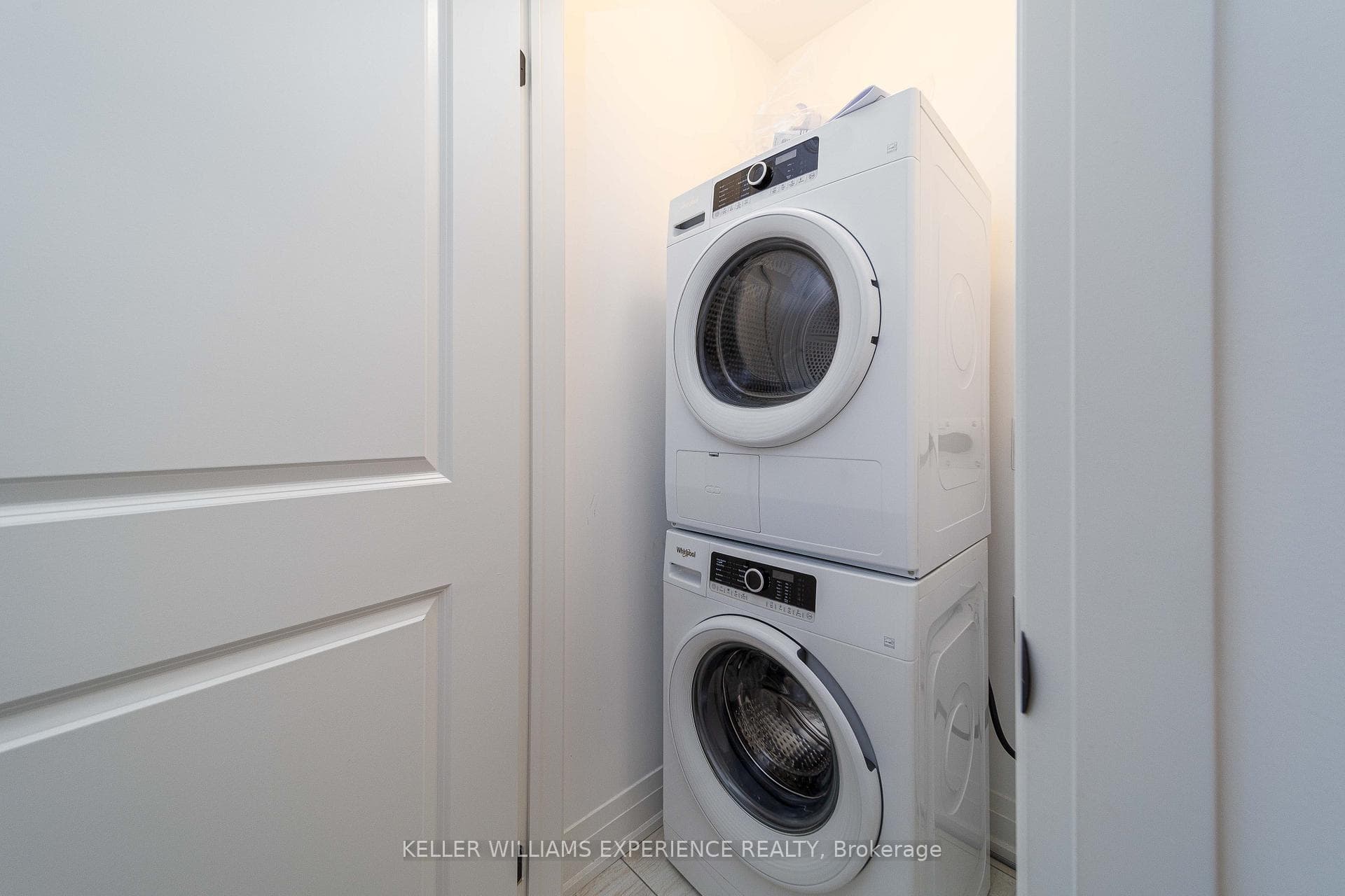 60 FAIRLANE Avenue photo 16