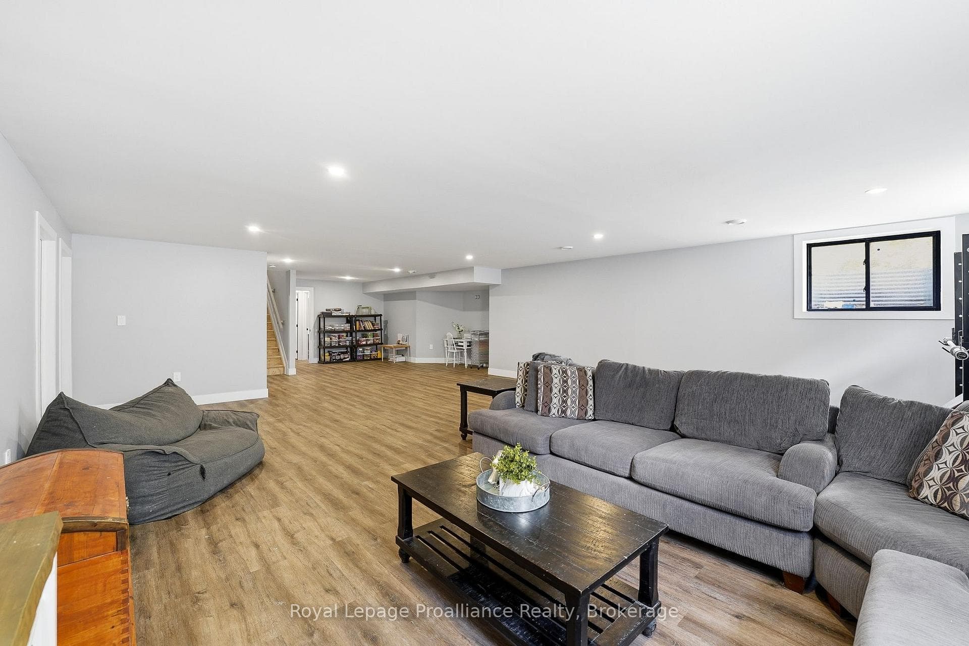 293 Douglas Road photo 32