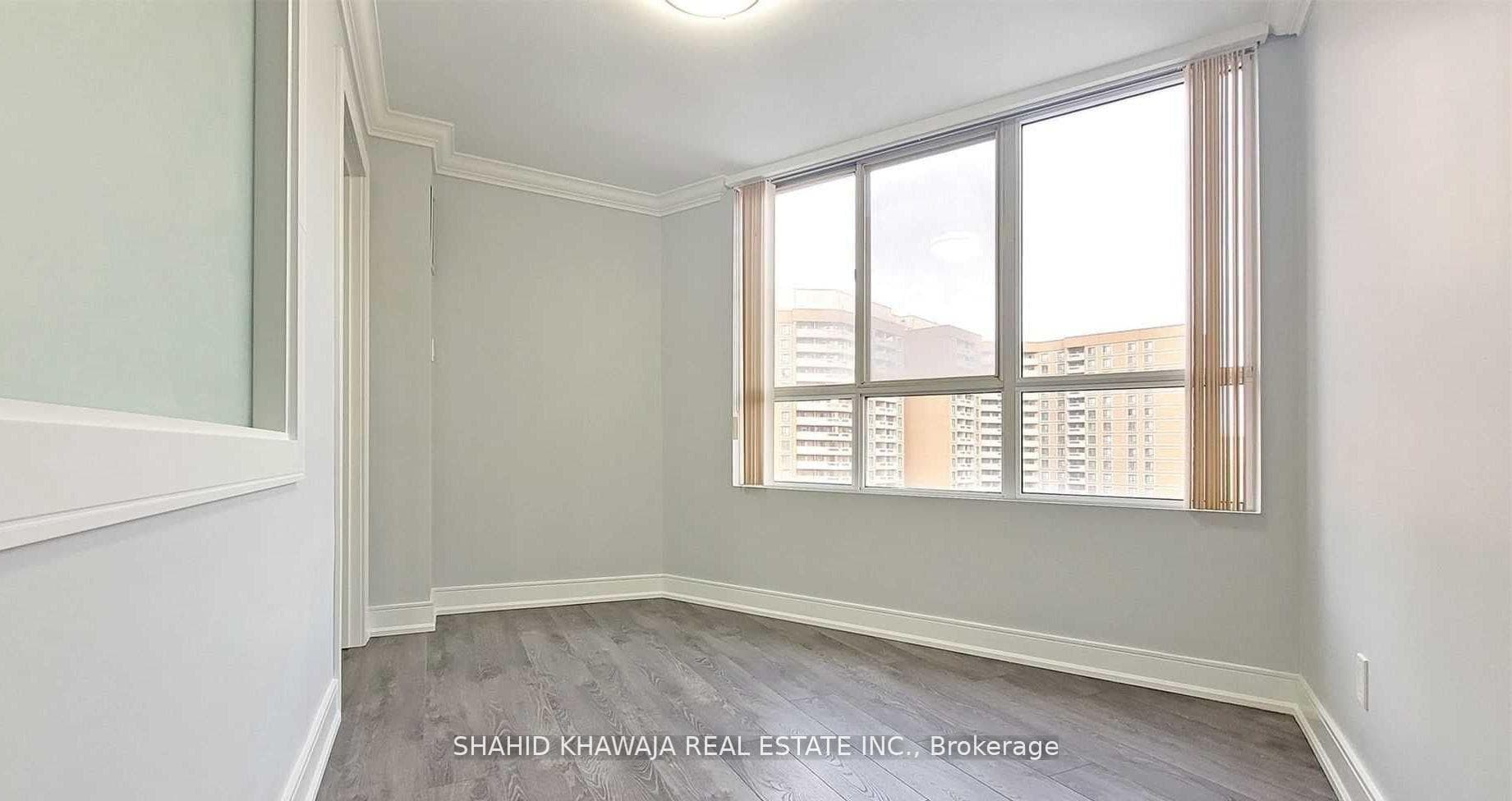 3700 Kaneff Crescent Unit 1010 photo 7