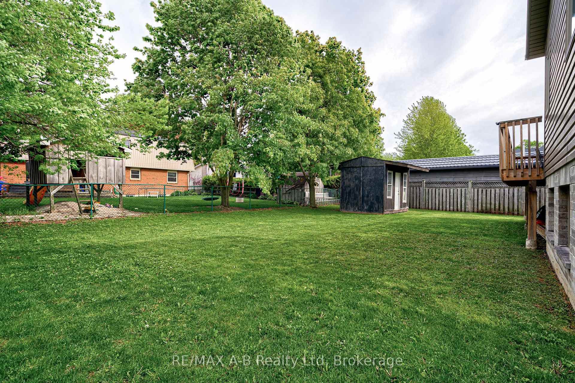 79 Sylvia Street photo 40