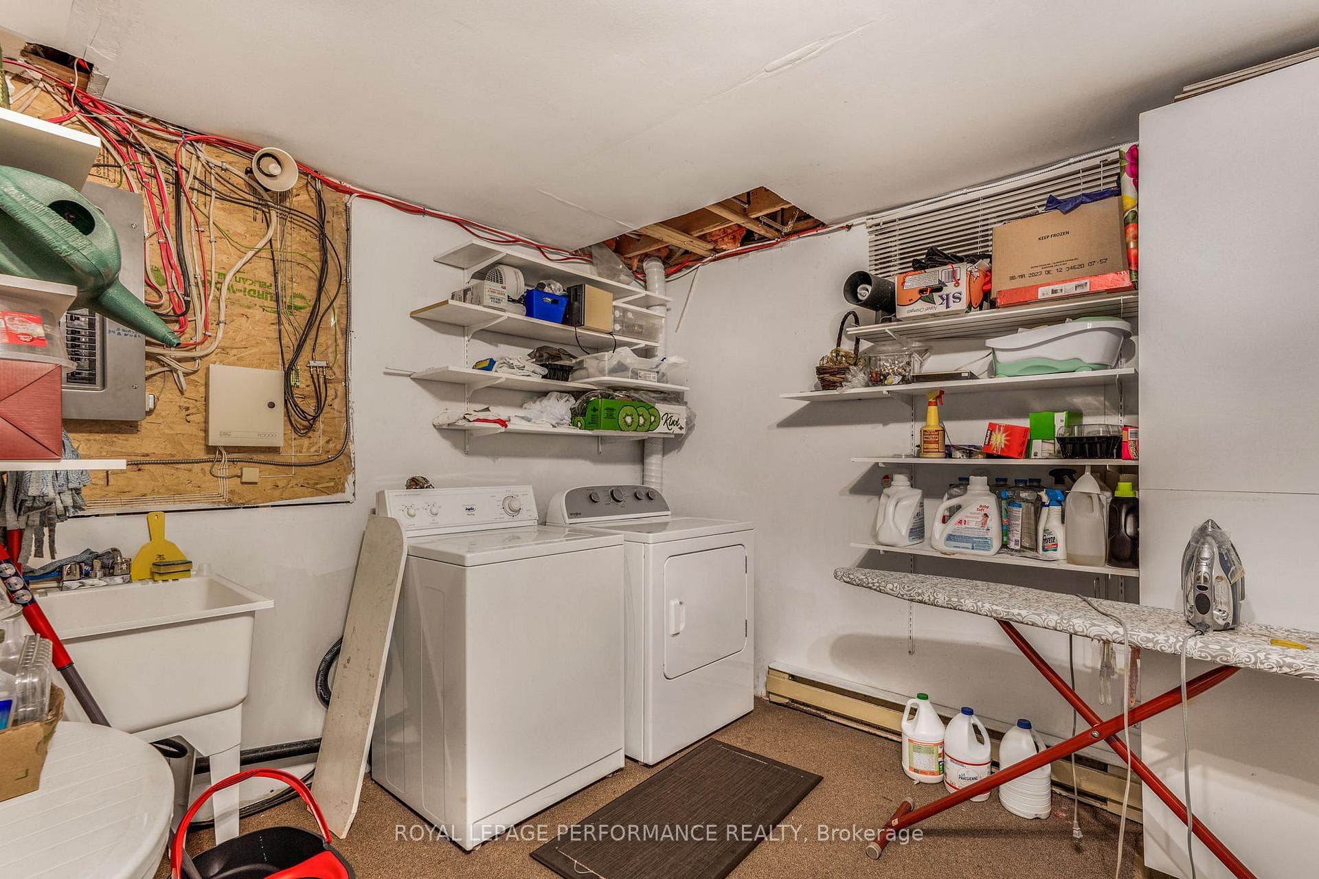 Salle de lavage au sous-sol