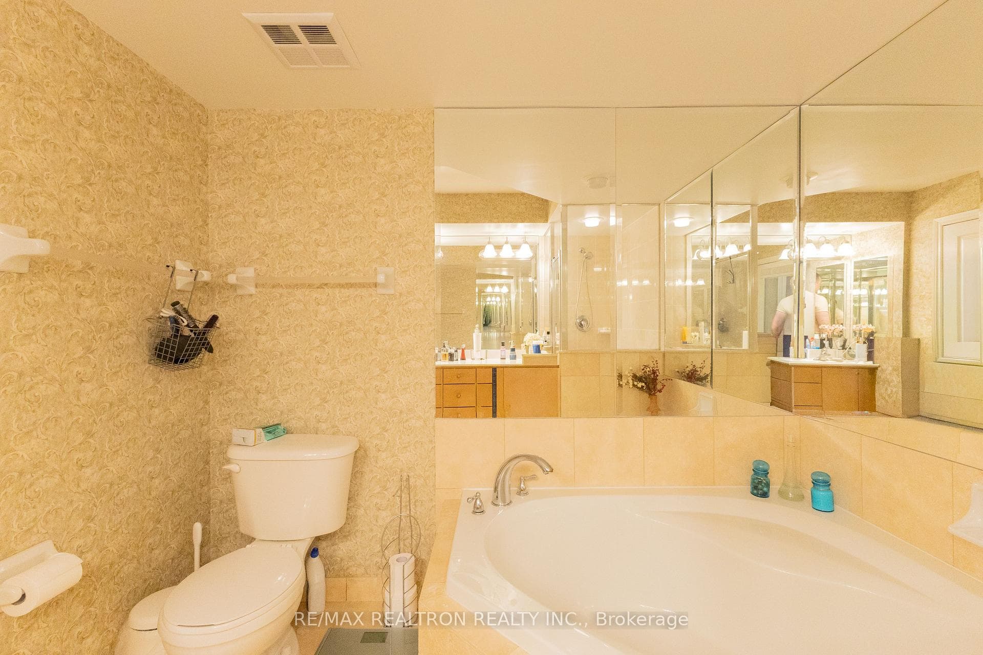 78 Harrison Garden Boulevard Unit 1409 photo 25