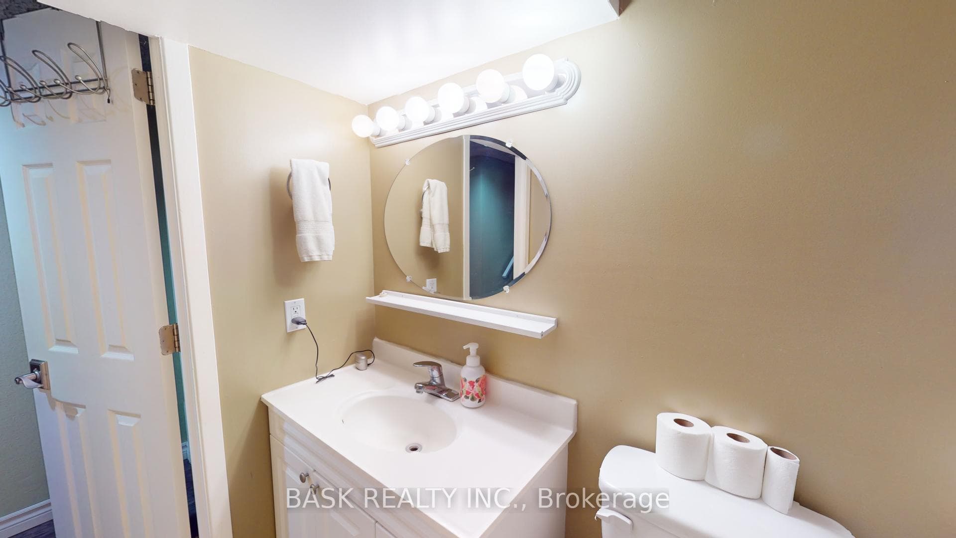 119 Hillbrook Crescent photo 34