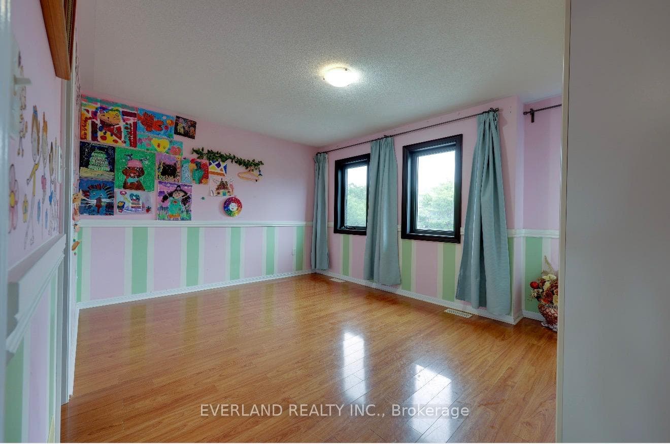 18 Clamerten Rd Street photo 13