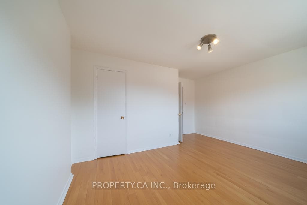 281 Augusta Avenue Unit 2-3 photo 3