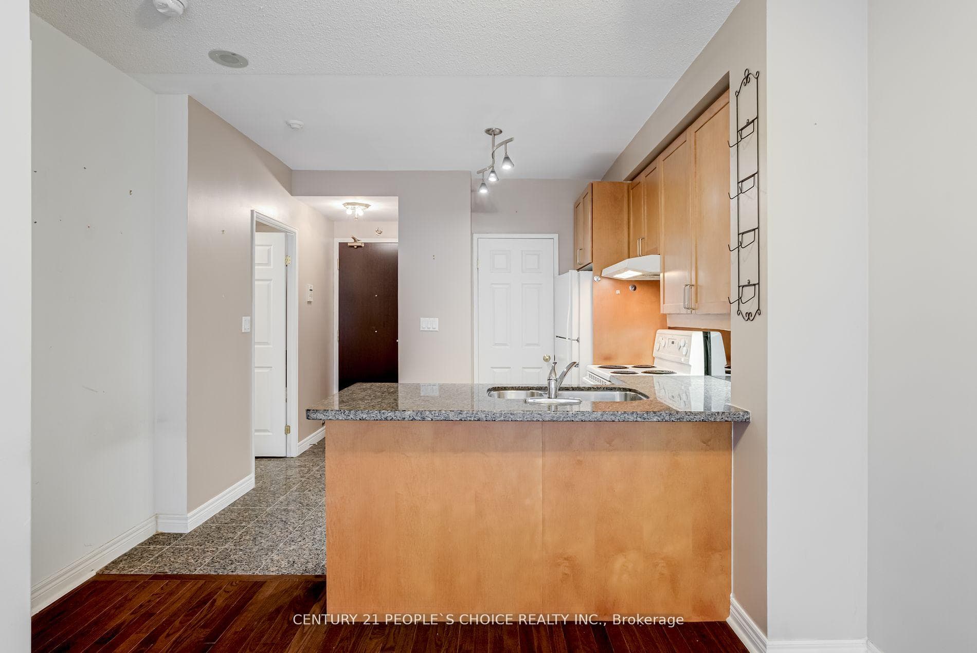 55 Bloor Street Unit 806 photo 9