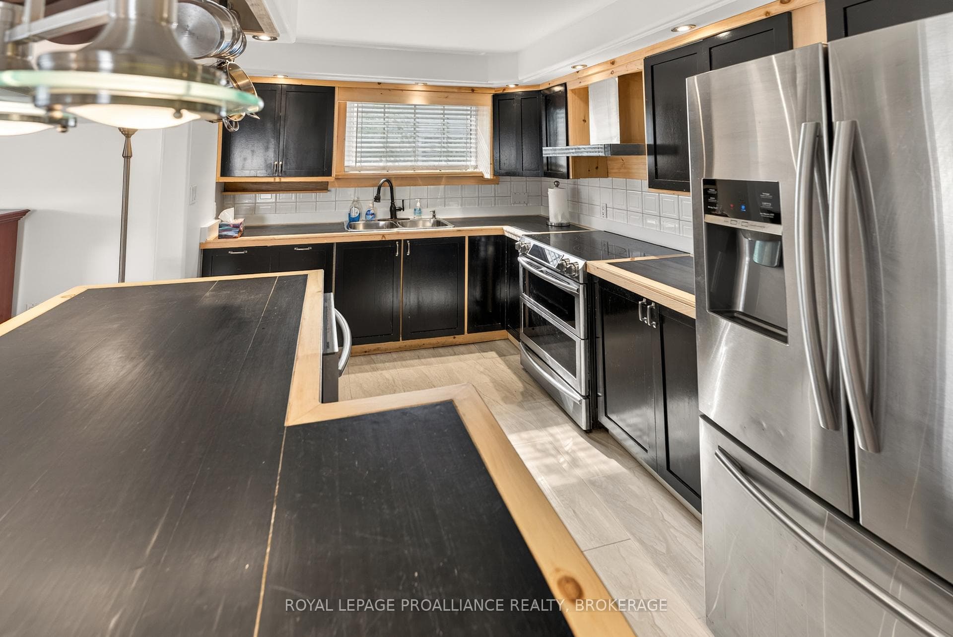 169 Carruthers Avenue photo 10