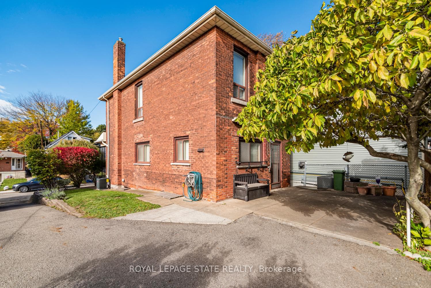 538 Hughson Street photo 39