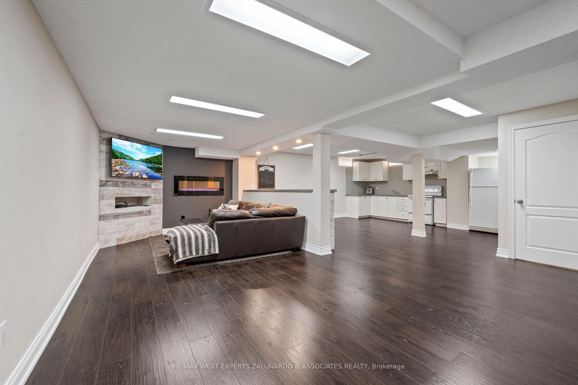 1 Lanterna Crescent photo 37