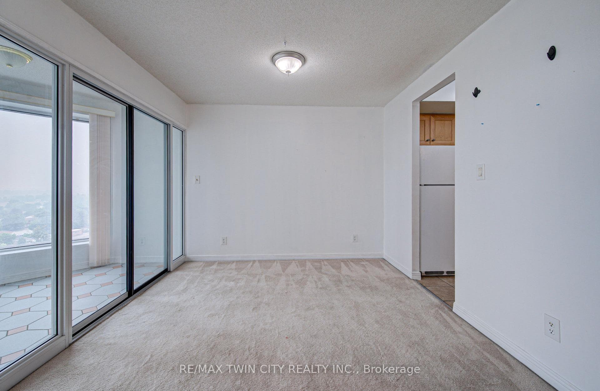 190 Hespeler Road Unit 905 photo 36