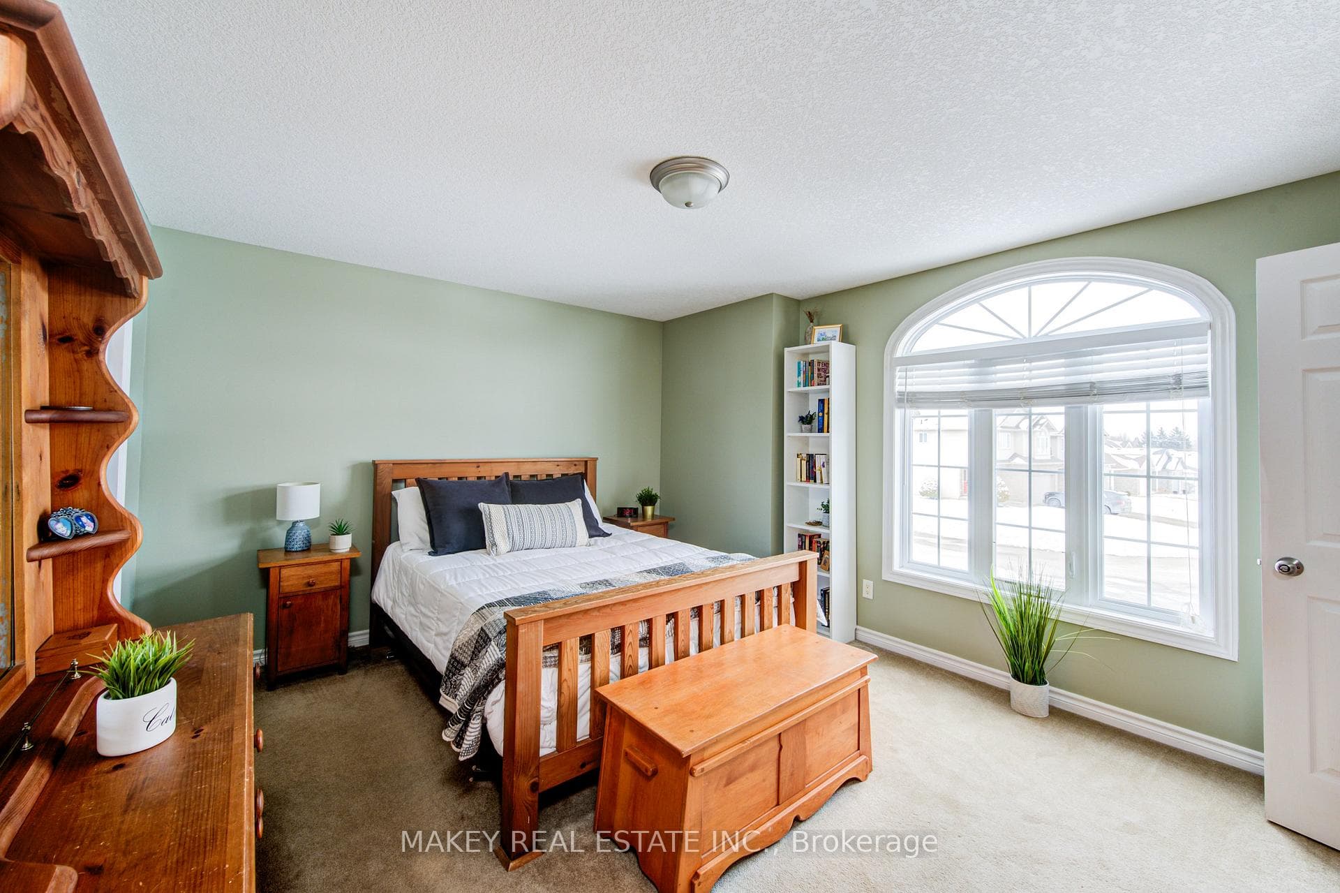 31 Kerr Crescent photo 18