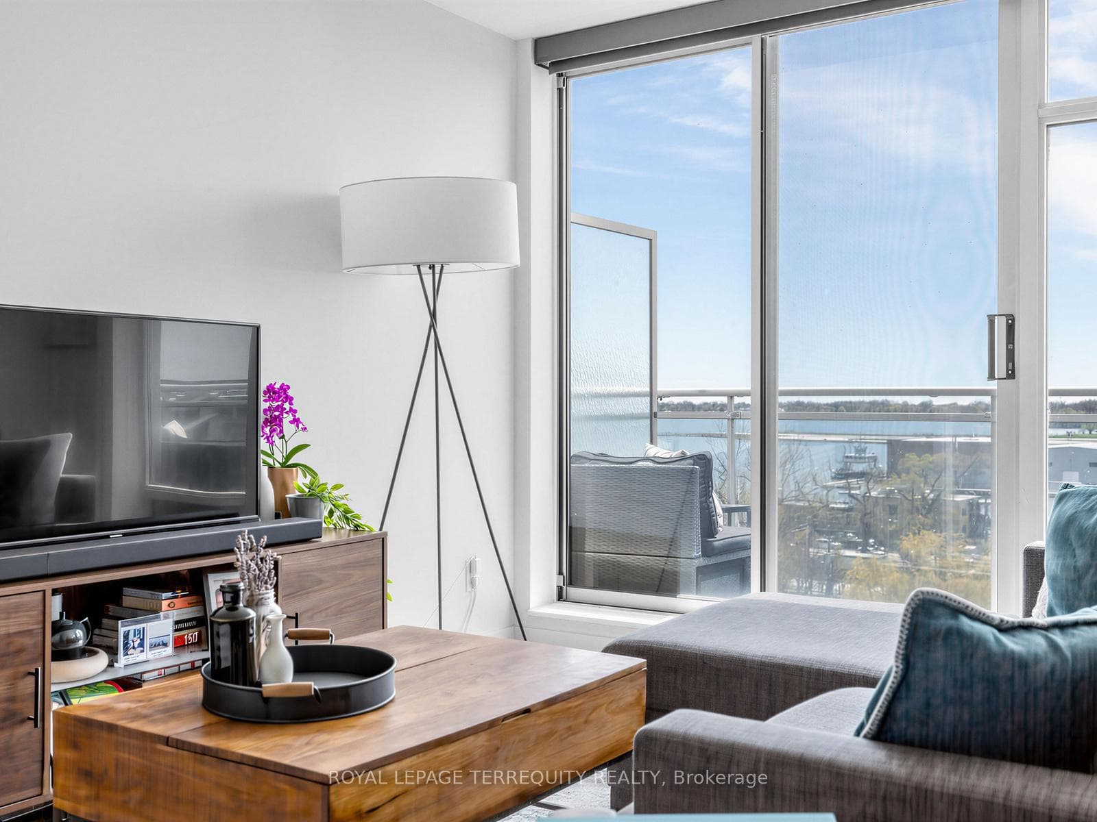 650 Queens Quay Unit 1111 photo 7