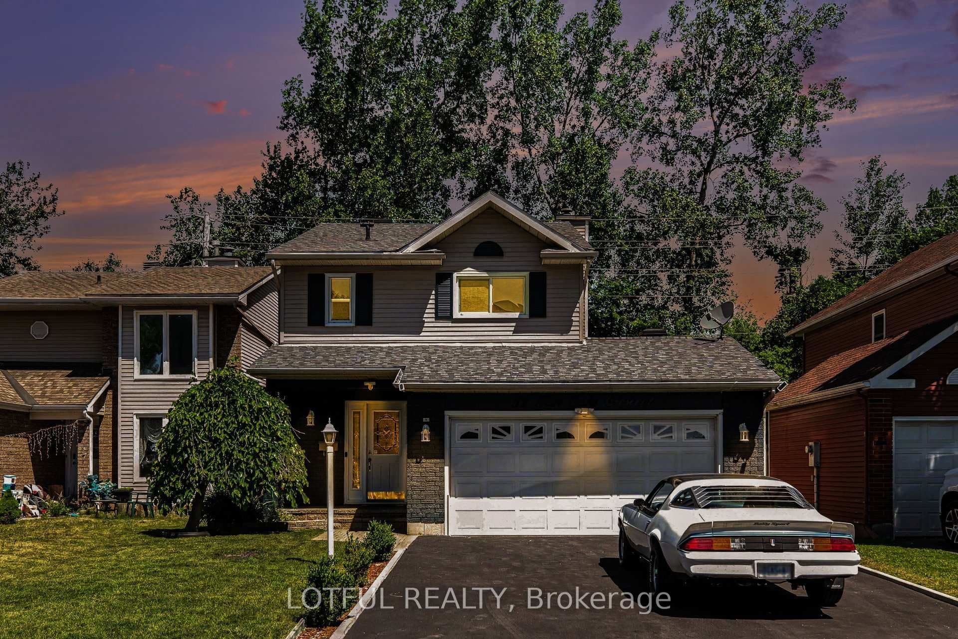 52 Fair Oaks Crescent photo 1