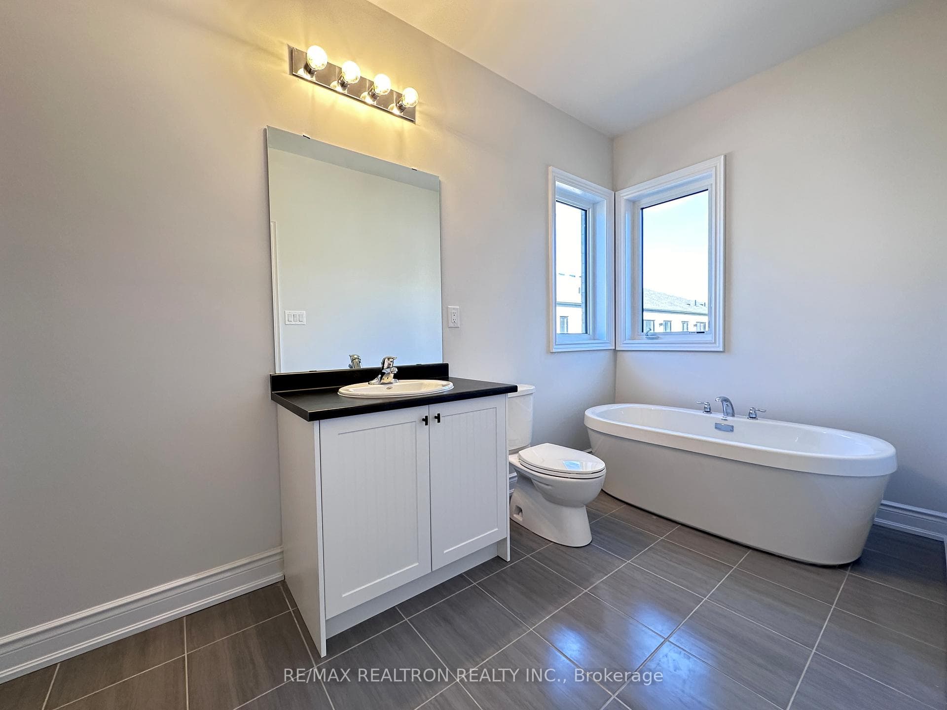 190 Tennant Circle photo 12