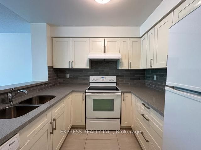 942 Yonge Street Unit 221 photo 3