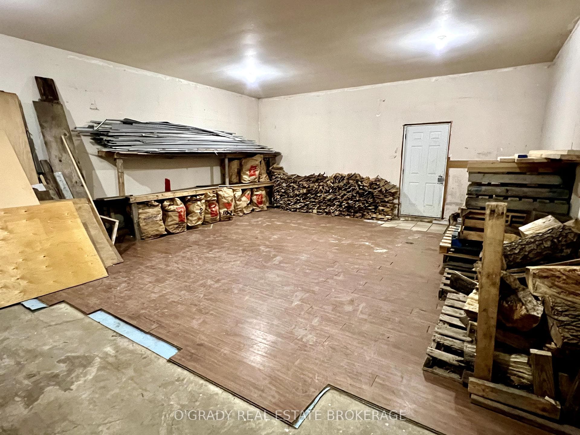 1868 Merwin Lane photo 38