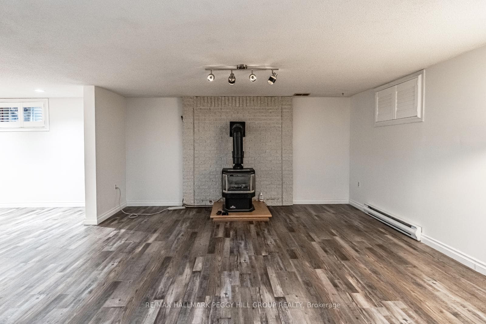 136 Lillian Crescent photo 15