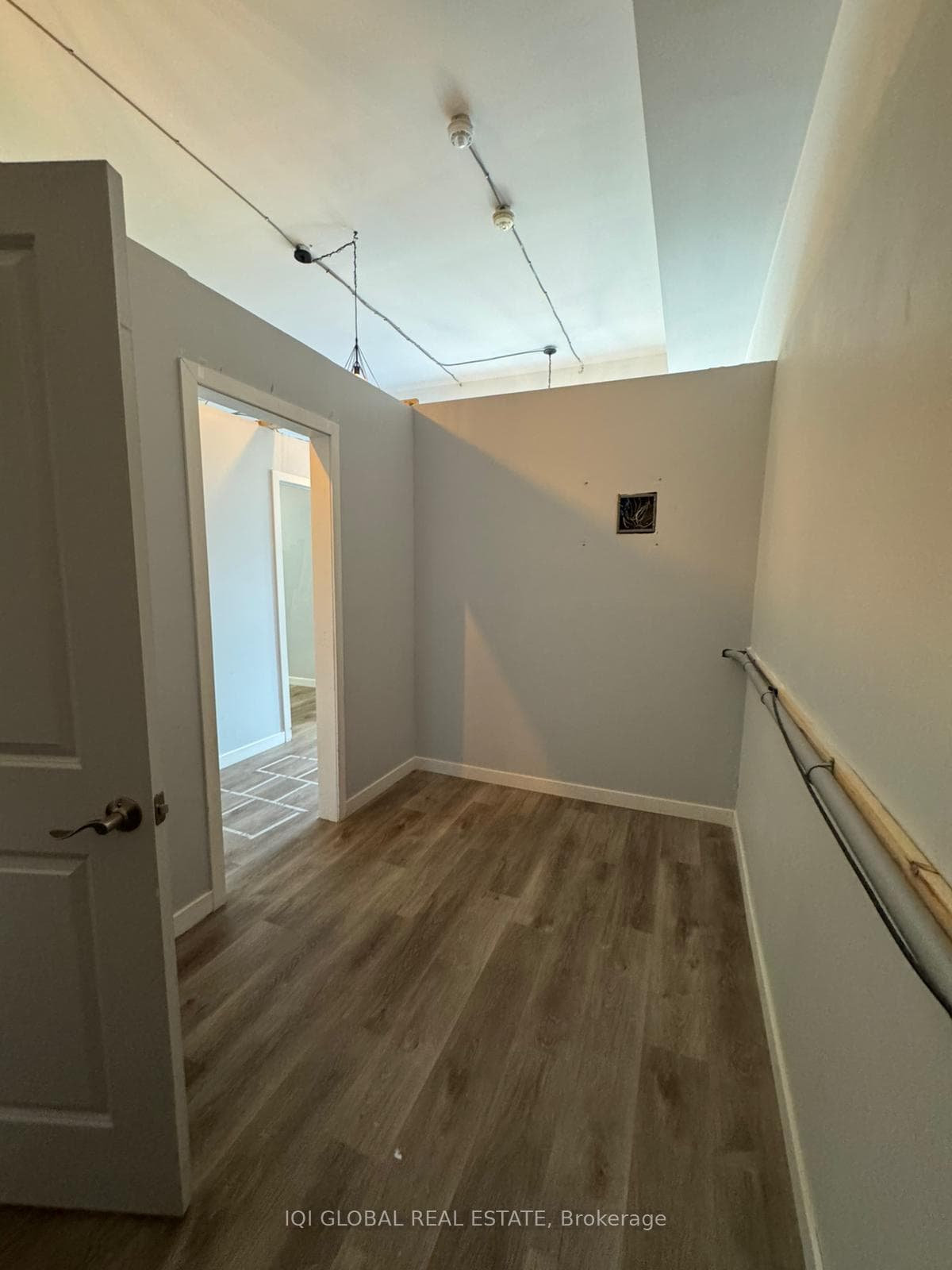 Room 4 (2 doors, can be further devided)