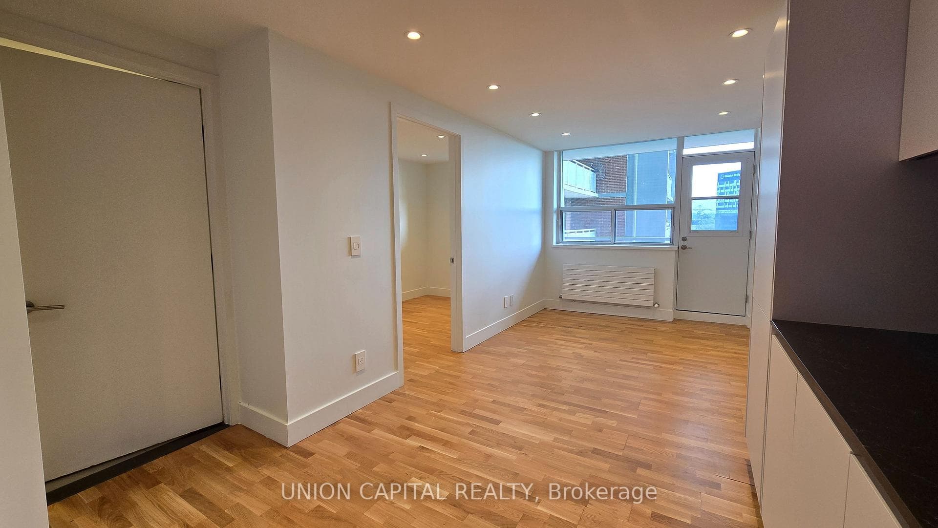230 Oak Street Unit 905 photo 4