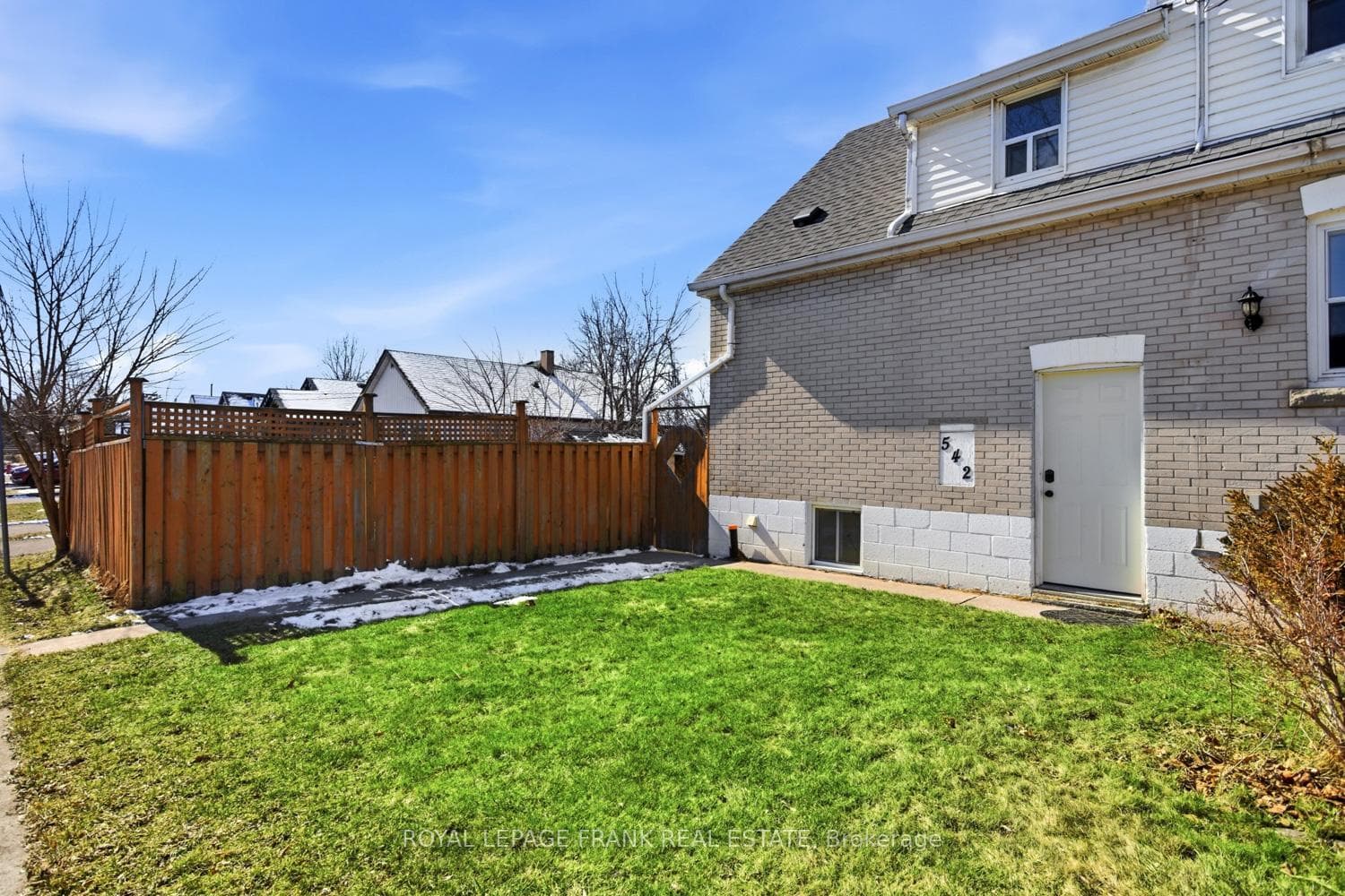542 Walmer Road photo 2