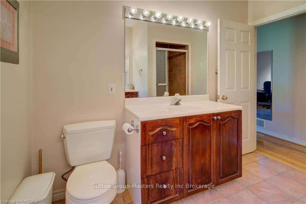 Ensuite vanity.