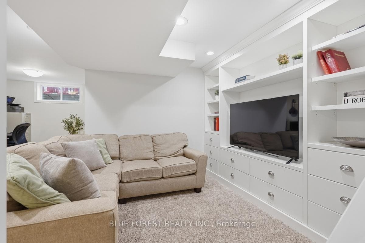 1367 Reardon Boulevard photo 34
