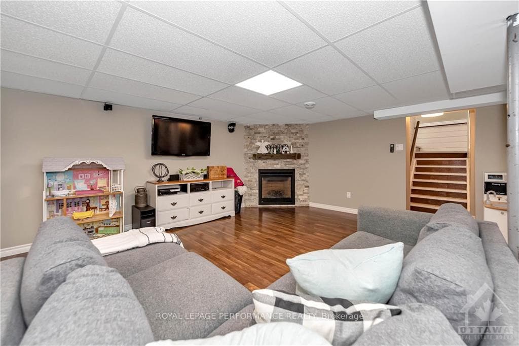 3245 CHAMPLAIN Street photo 21