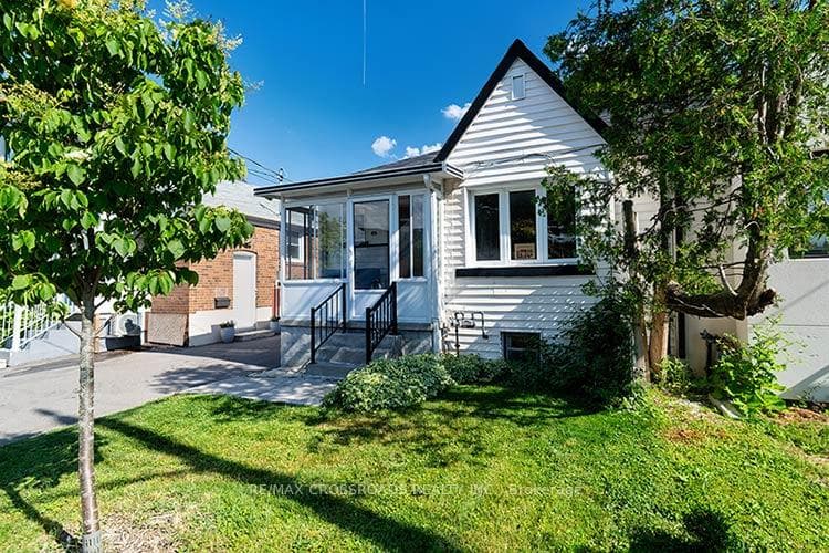 65 Manitoba Street photo 3