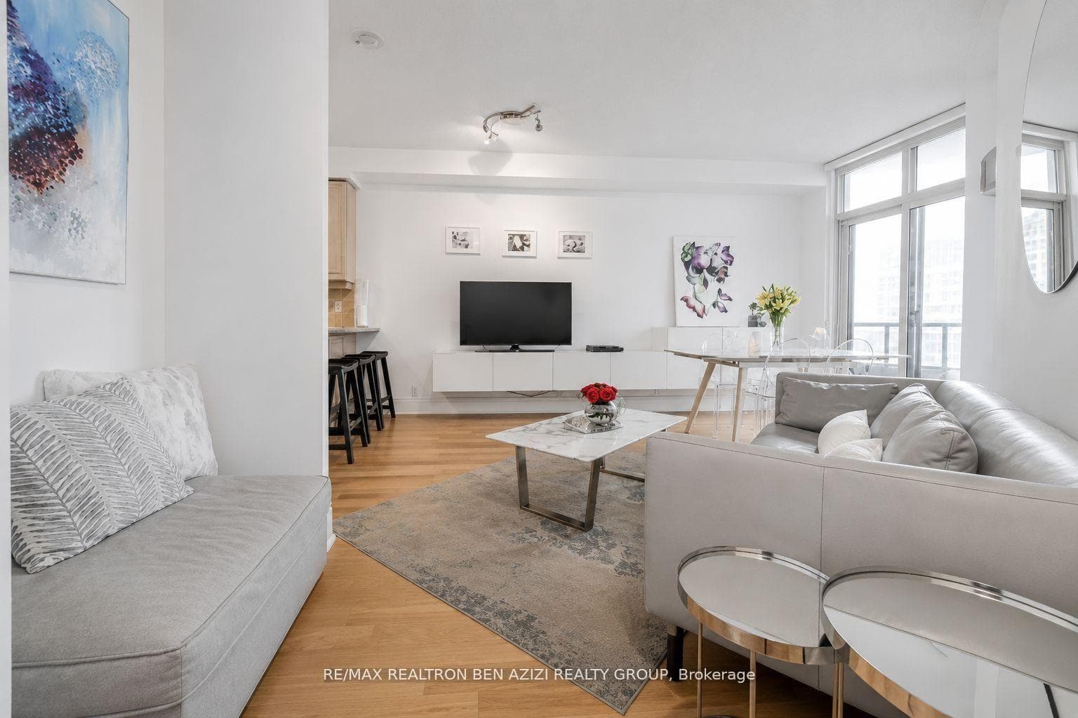 80 Harrison garden Boulevard Unit 2324 photo 3