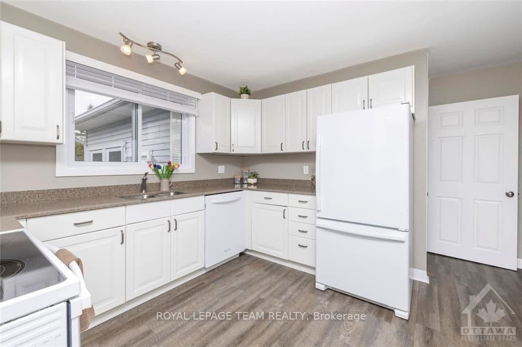 8253 UNITED Avenue photo 10