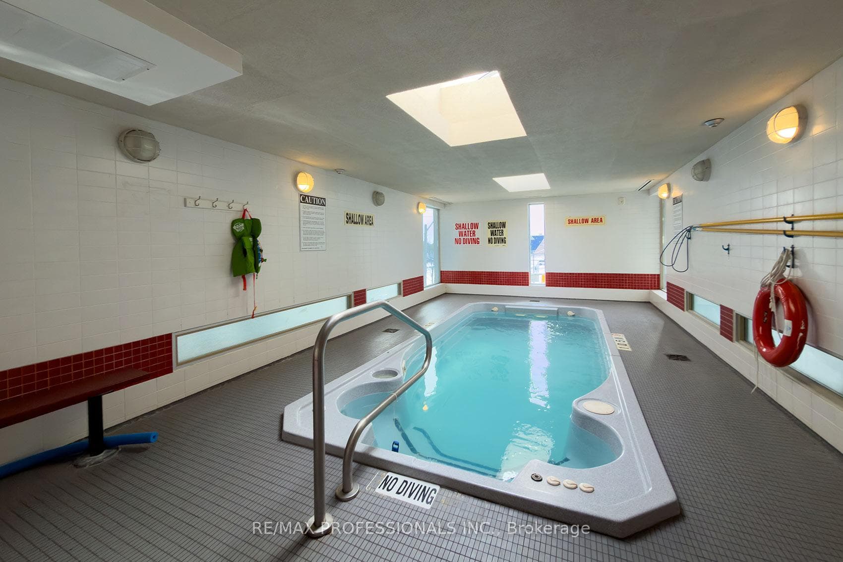 1040 The Queensway N/A Unit 704 photo 37