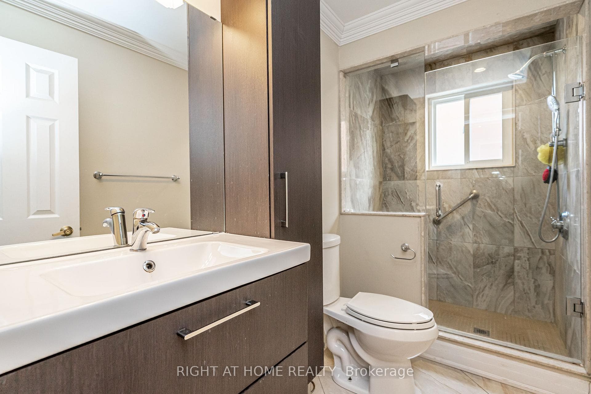 2136 Wincanton Crescent photo 18