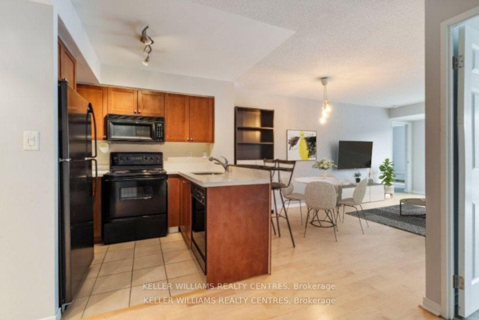 230 King Street Unit 522 photo 3