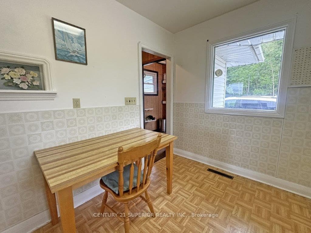 183 McKirdy Ave photo 16