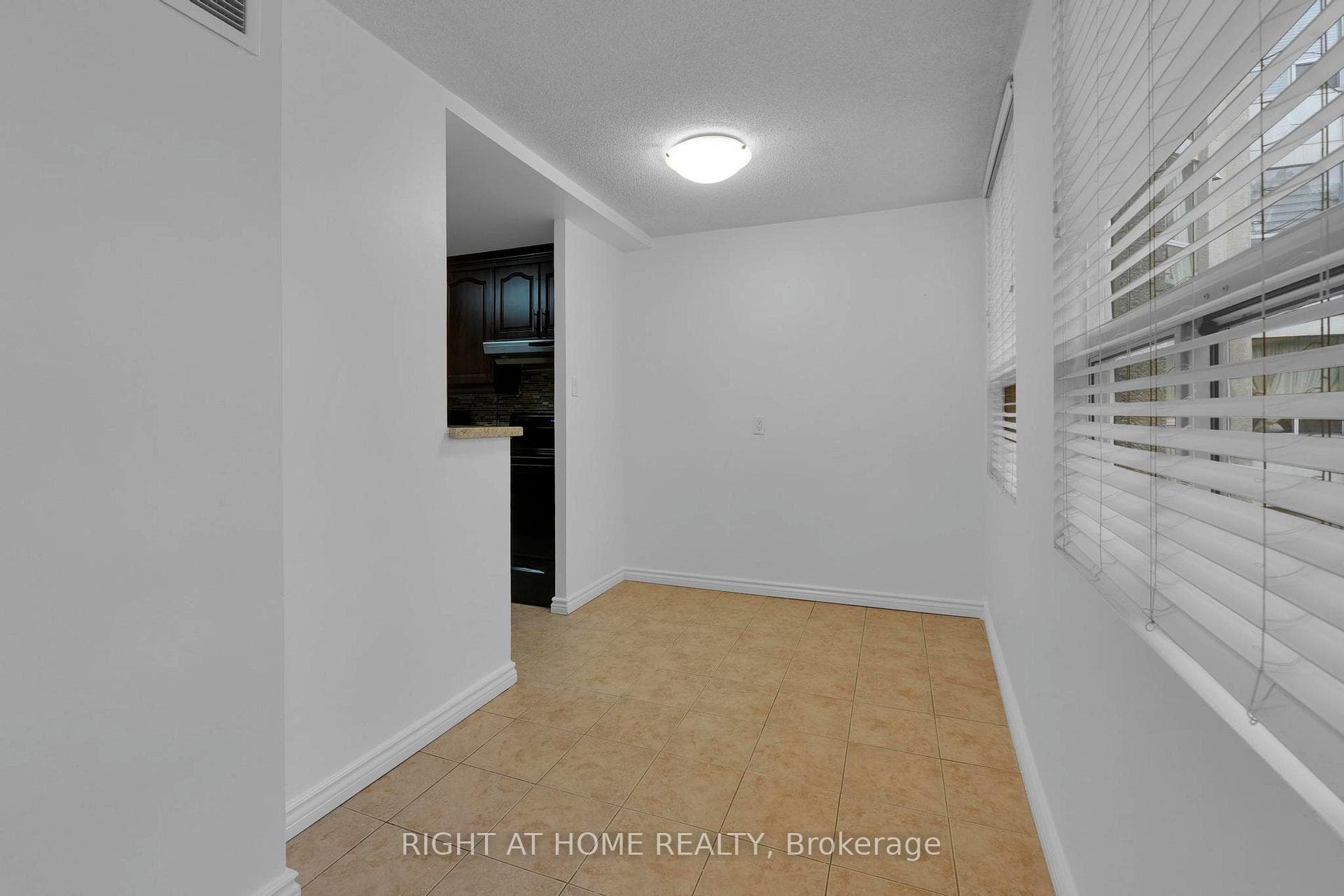 3650 Kaneff Crescent Unit 205 photo 16