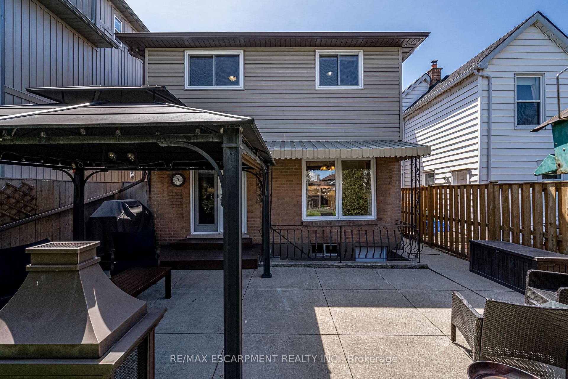 211 Macaulay Street photo 40