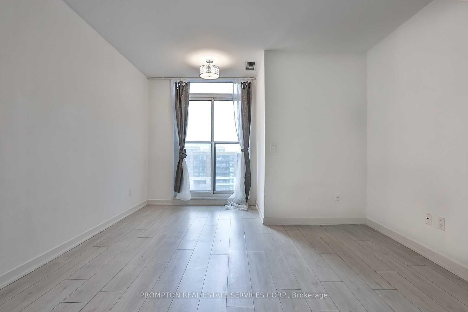 31 Tippett Road Unit 627 photo 4